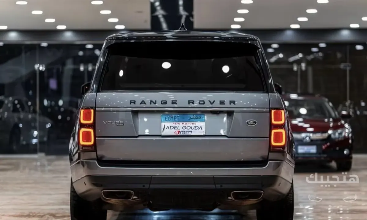 Rear view of 2021 Land Rover Range Rover