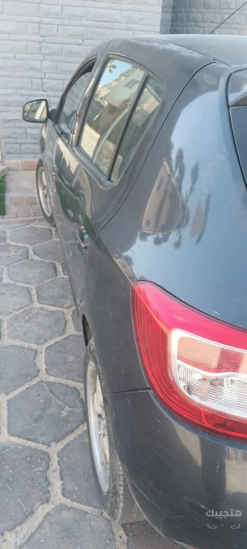 side view of 2017 Renault Sandero