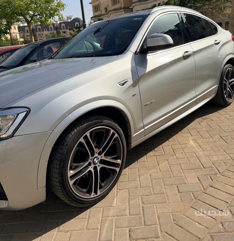 side view of 2017 BMW X4