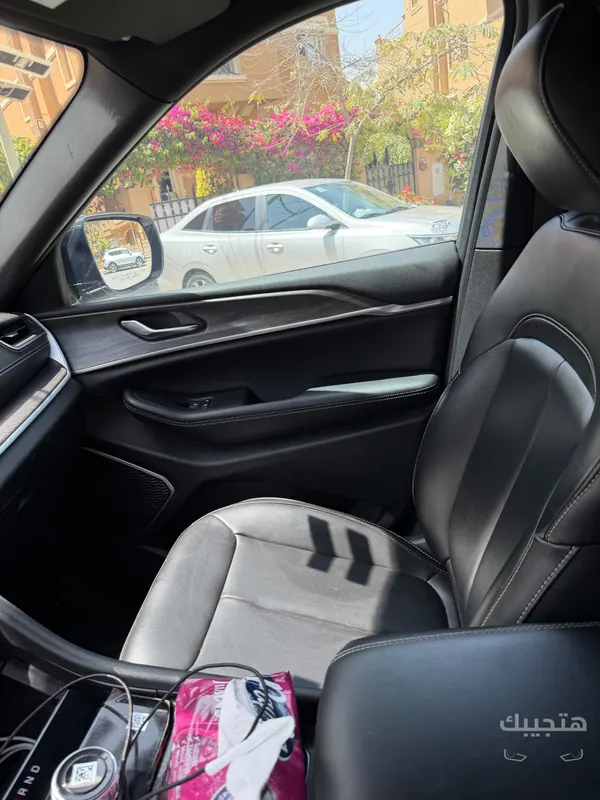 Interior view of 2025 Jeep Grand Cherokee