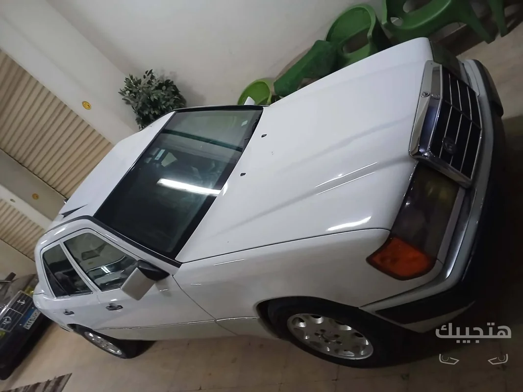 side, Interior and rear view of 1990 Mercedes-Benz E200