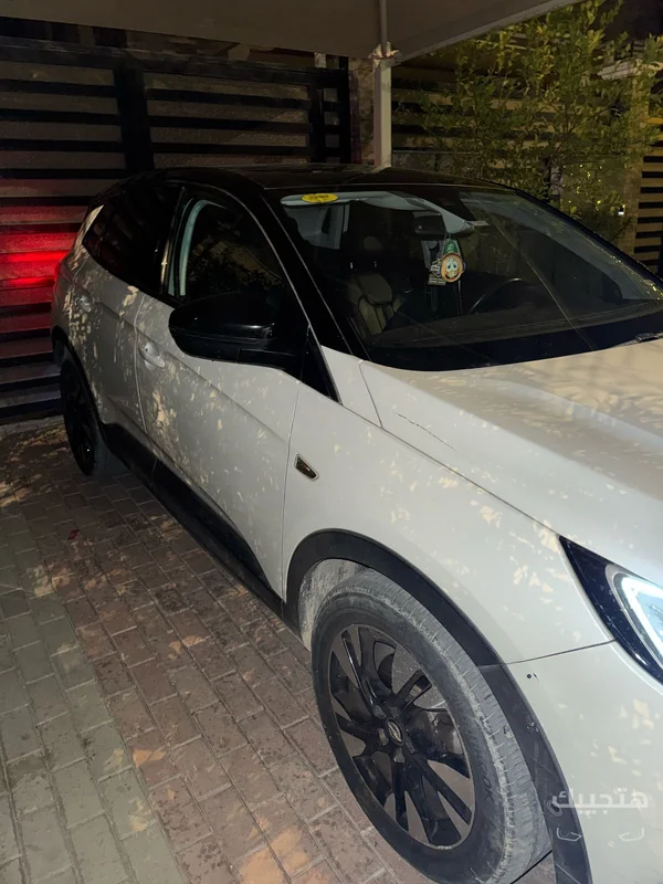 side view of 2021 Opel Grandland