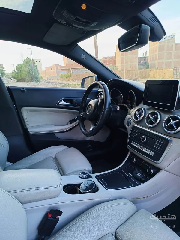Interior view of 2018 Mercedes-Benz CLA 180