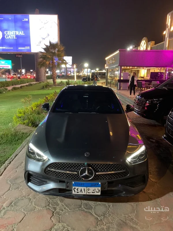 منظر أمامي لسيارة مرسيدس بنز سي 180 موديل 2022