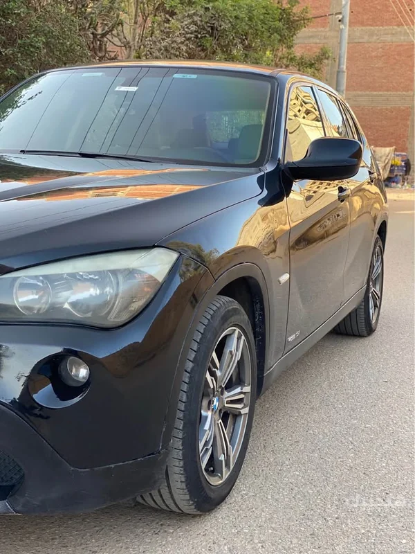 Front and side view of 2012 BMW X1