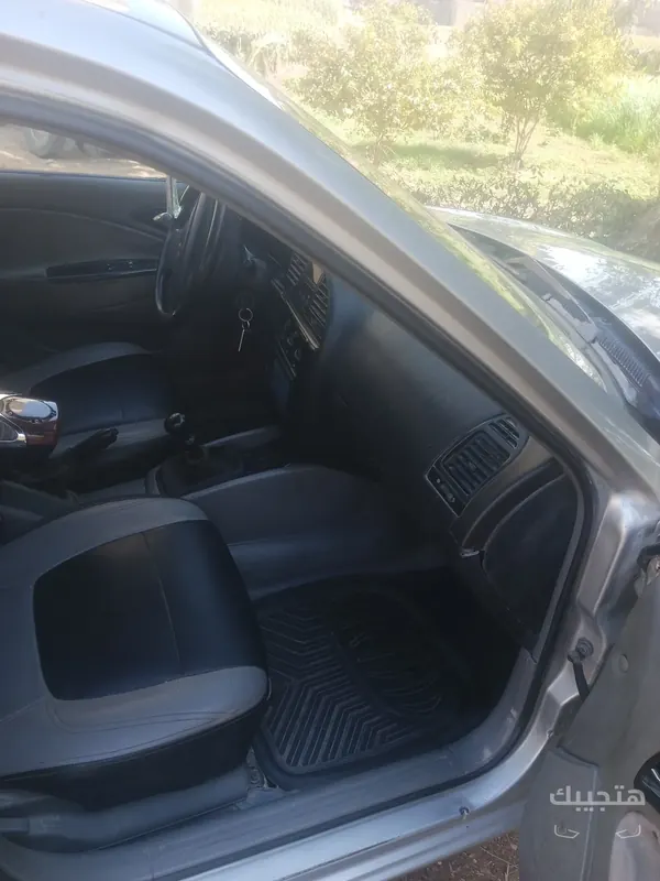 Interior view of 2005 Daewoo Nubira 2