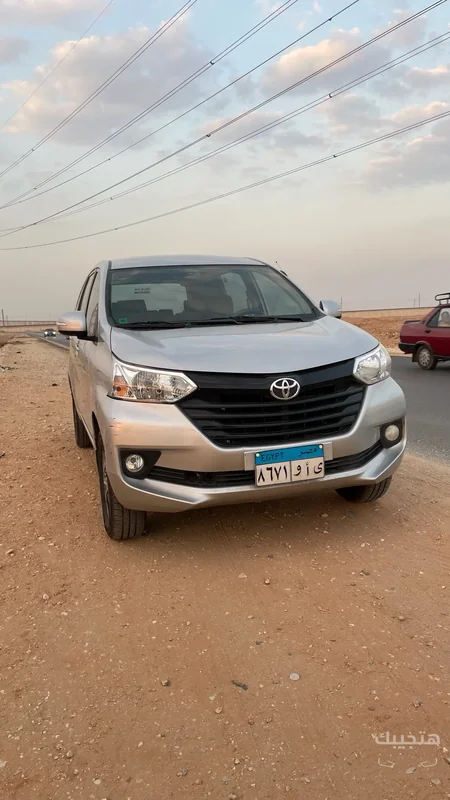 منظر أمامي لسيارة تويوتا أفانزا موديل 2017