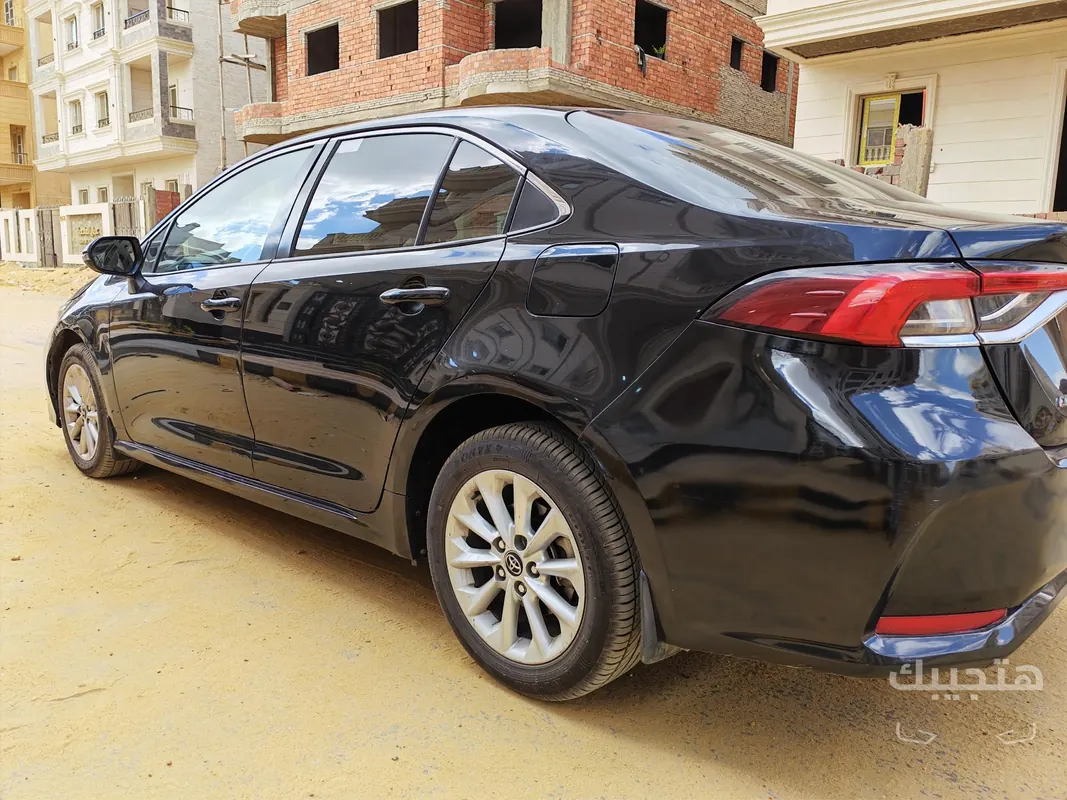 side view of 2019 Toyota Corolla