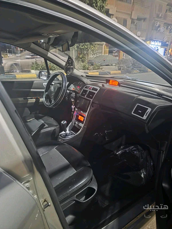 Interior view of 2007 Peugeot 307
