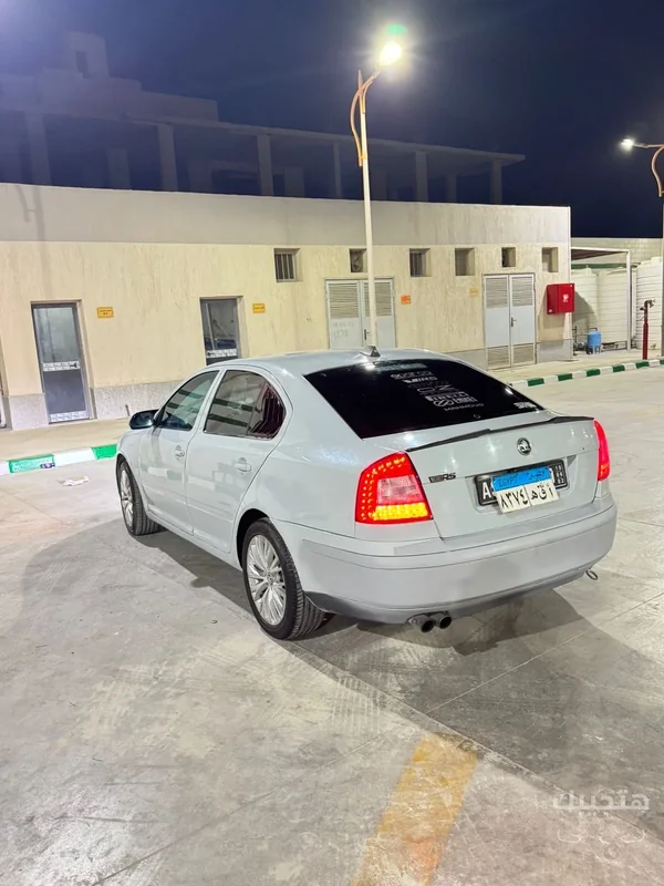 منظر خلفي لسيارة سكودا أوكتافيا موديل 2006