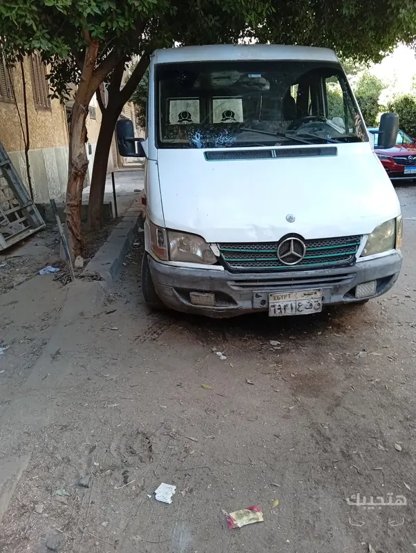 Front view of 2005 Mercedes-Benz Sprinter