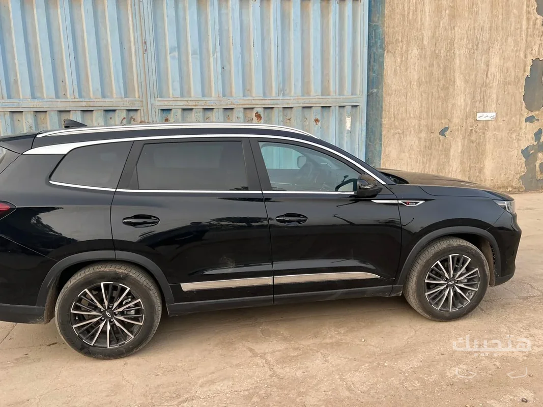 side view of 2025 Chery Tiggo 8 Pro