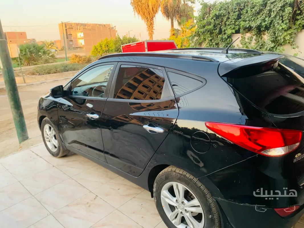 side and rear view of 2014 Hyundai iX 35