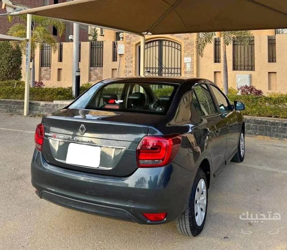 Rear and side view of 2018 Renault Logan