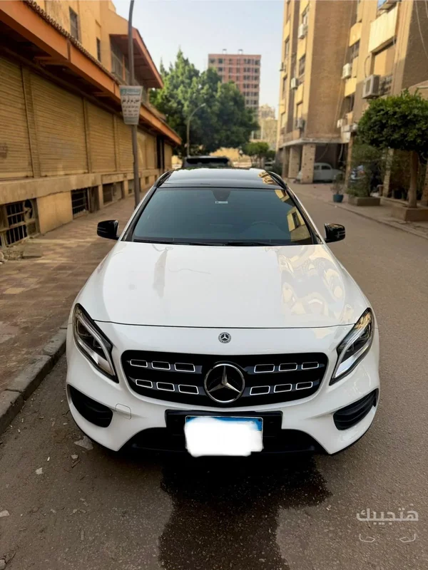 منظر أمامي لسيارة مرسيدس بنز سي إل أيه 200 موديل 2020