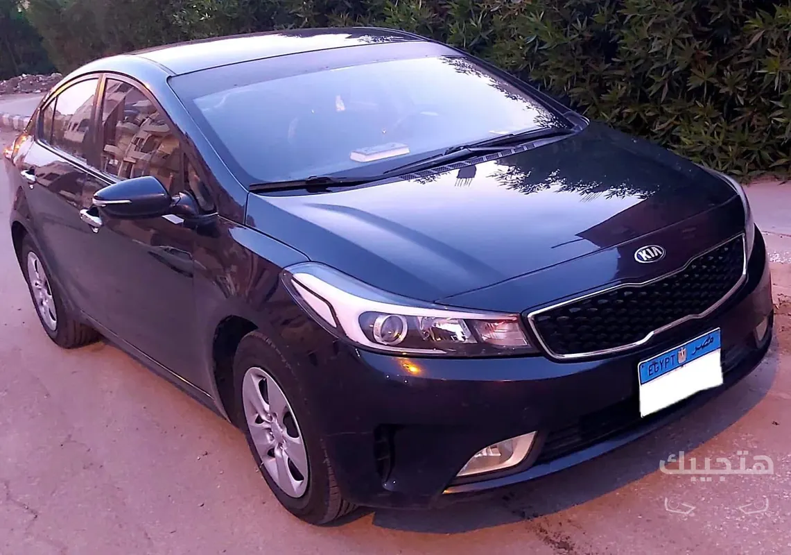 Front and side view of 2017 Kia Cerato