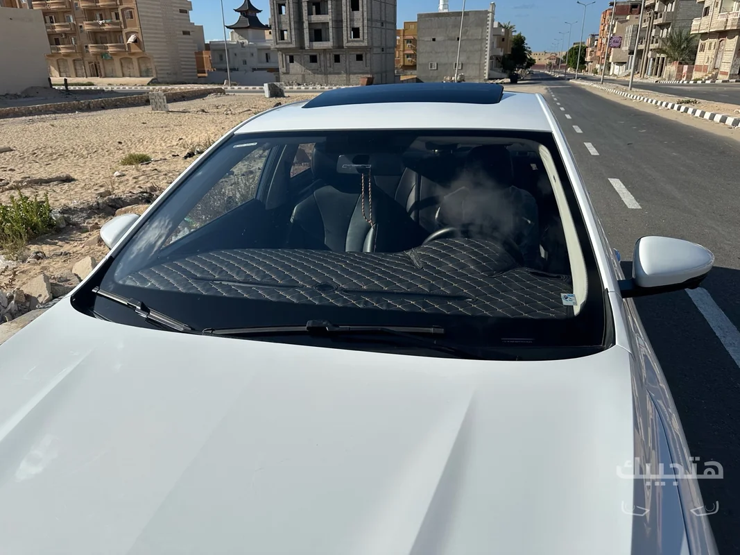 Front view of 2025 MG 5
