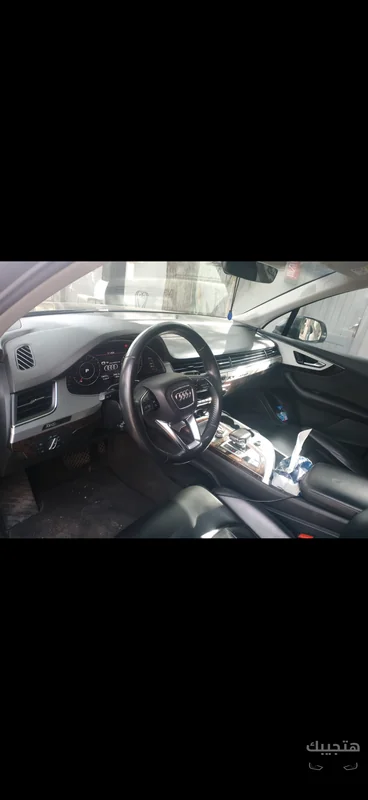 Interior view of 2019 Audi Q7