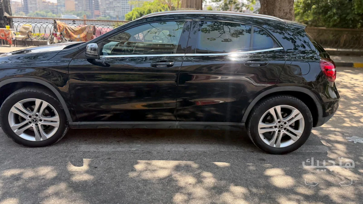 side view of 2018 Mercedes-Benz GLA 200