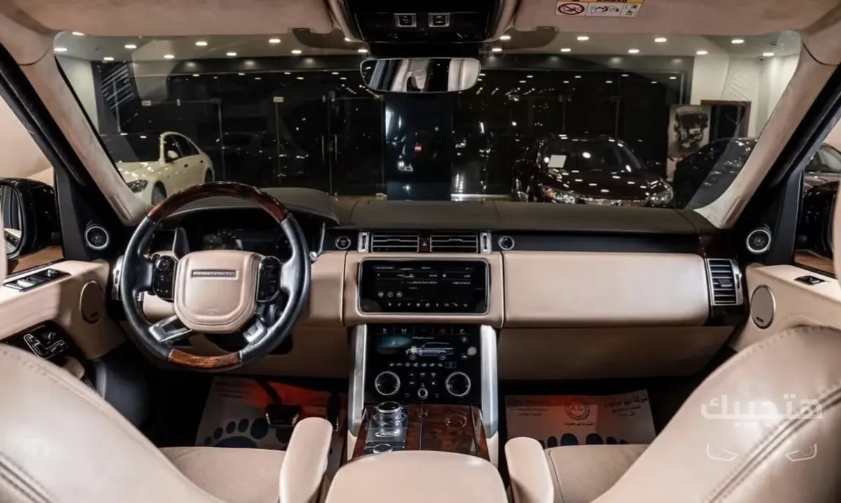 Interior view of 2021 Land Rover Range Rover