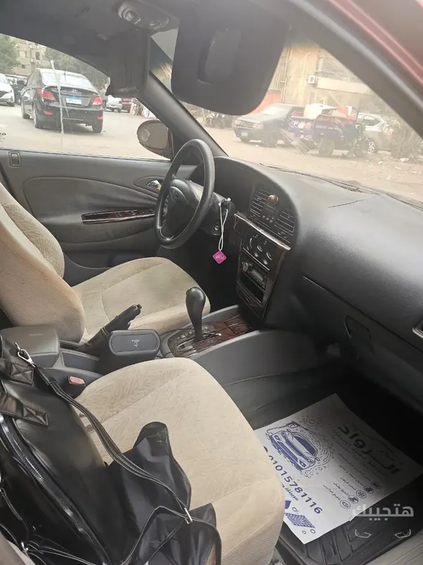 Interior view of 2004 Daewoo Nubira 2