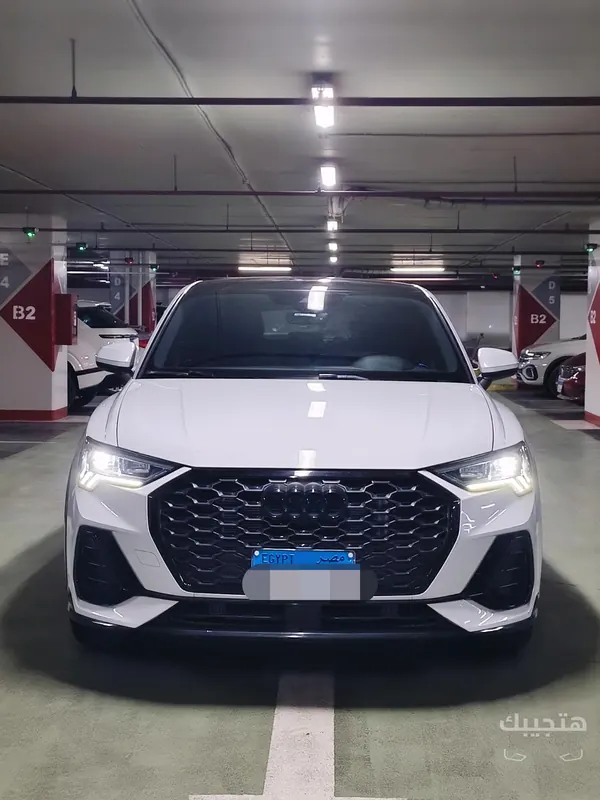 Front view of 2024 Audi Q3
