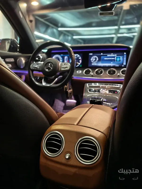 Interior view of 2019 Mercedes-Benz E300