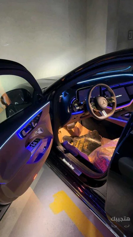 منظر داخلي لسيارة مرسيدس بنز إي 200 موديل 2025