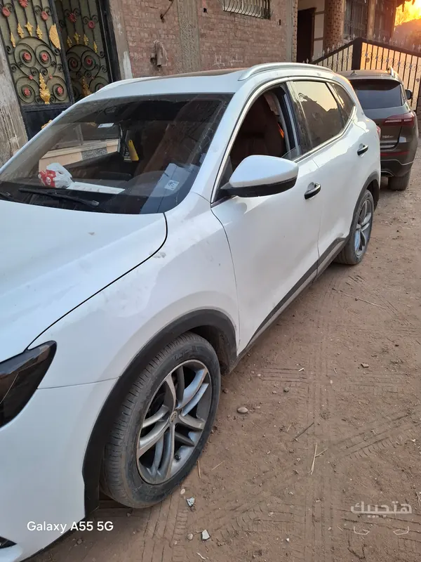 side, Front and interior view of 2021 MG HS