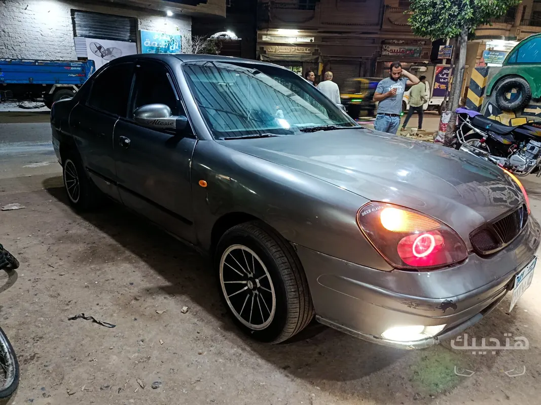 side view of 2001 Daewoo Nubira 2