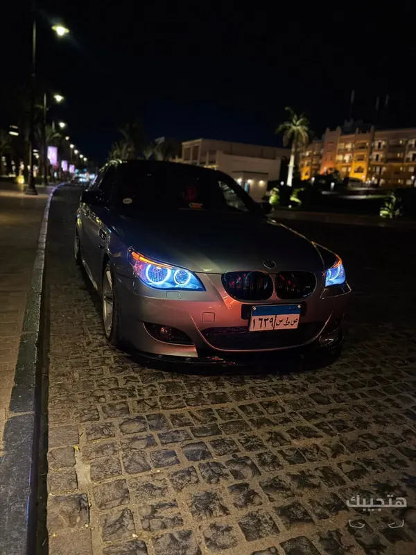 Front and side view of 2005 BMW 528i