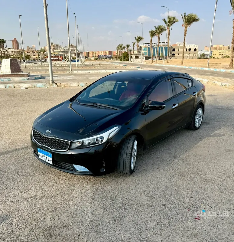 Front and side view of 2017 Kia Cerato