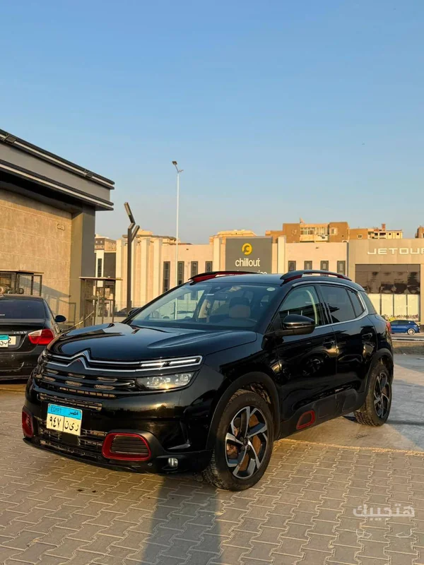 Front view of 2022 Citroën C5 Aircross