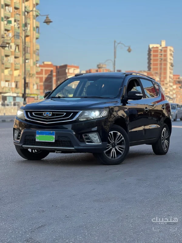 Front and side view of 2019 Geely Emgrand X7