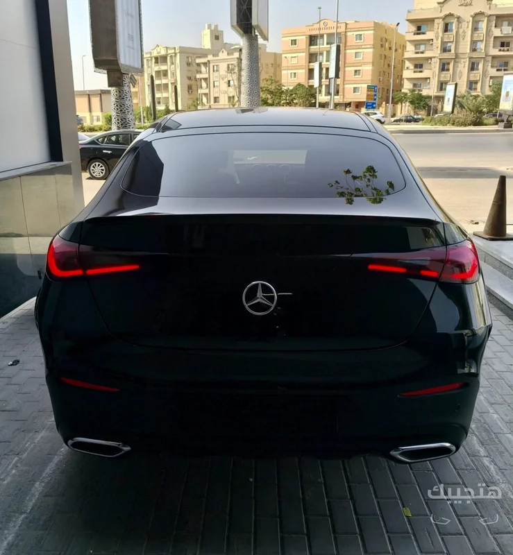 منظر خلفي لسيارة مرسيدس بنز جي ال سي ٣٠٠ موديل 2026
