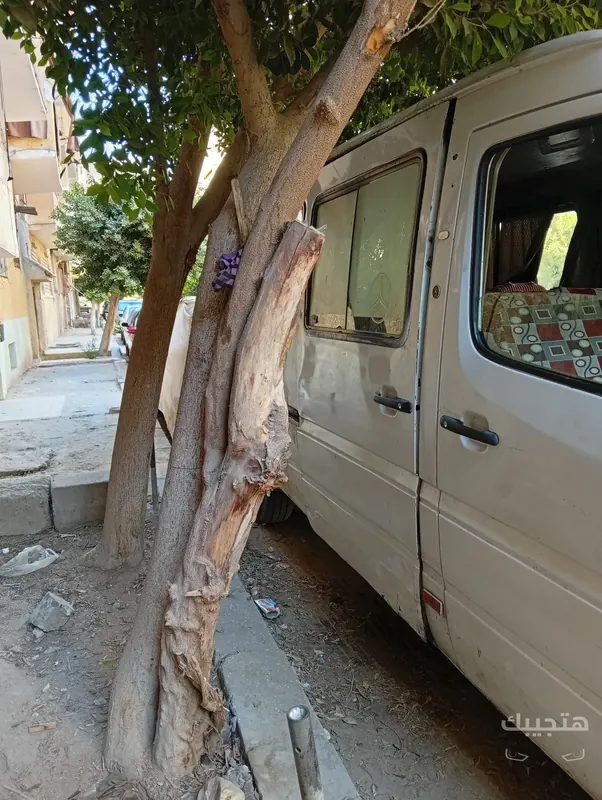 side view of 2005 Mercedes-Benz Sprinter