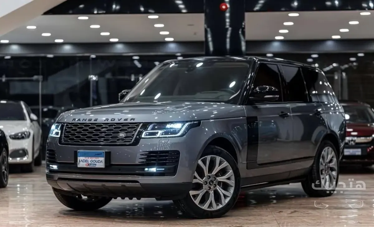 Front and side view of 2021 Land Rover Range Rover
