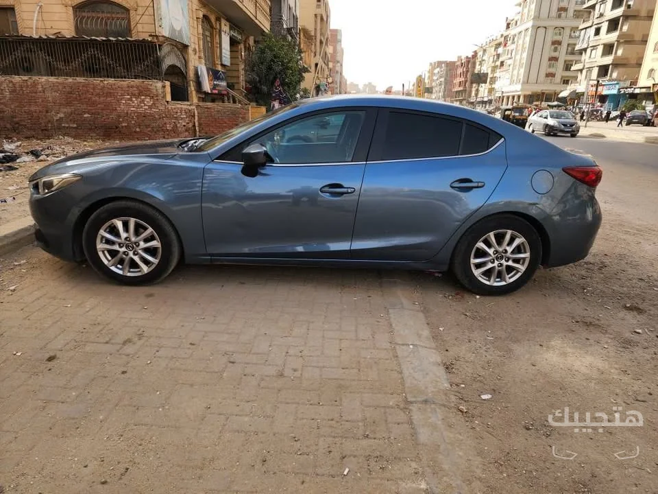 منظر جانبي لسيارة مازدا مازدا 3 موديل 2017
