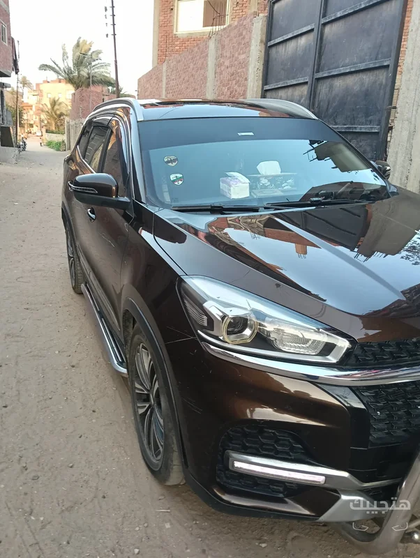 Front and side view of 2019 Chery Tiggo 8