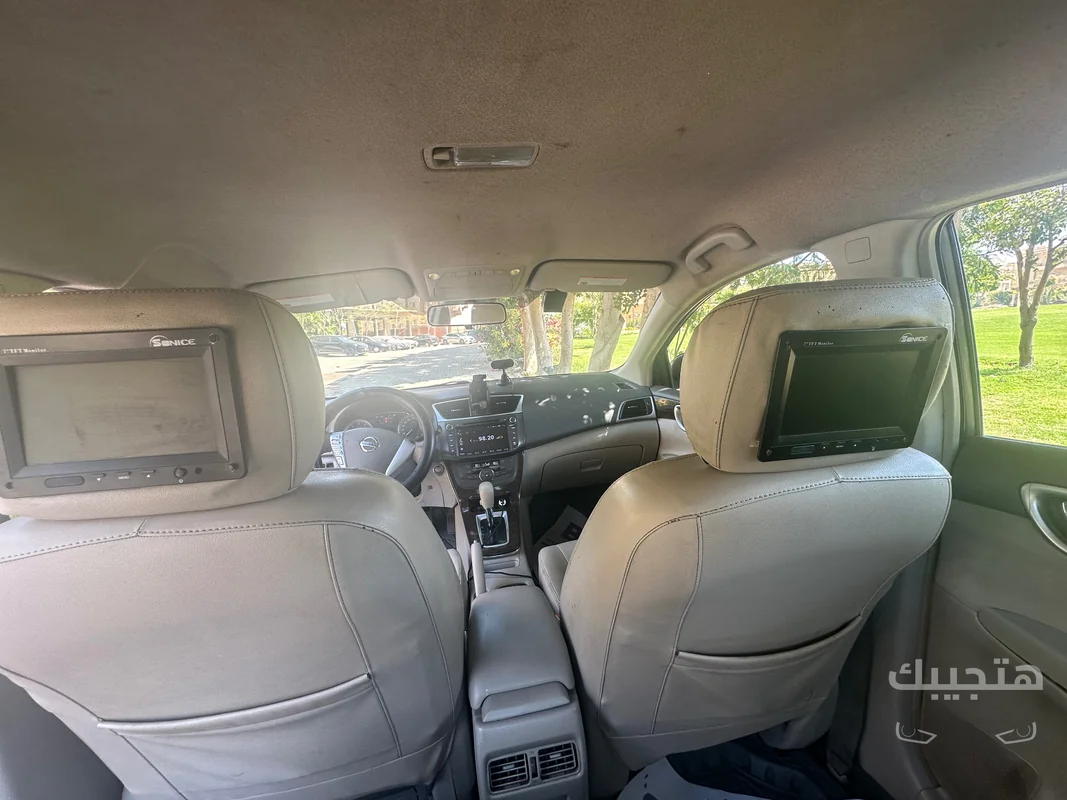 Interior view of 2016 Nissan Sentra