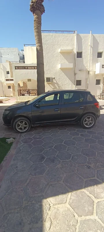 side view of 2017 Renault Sandero