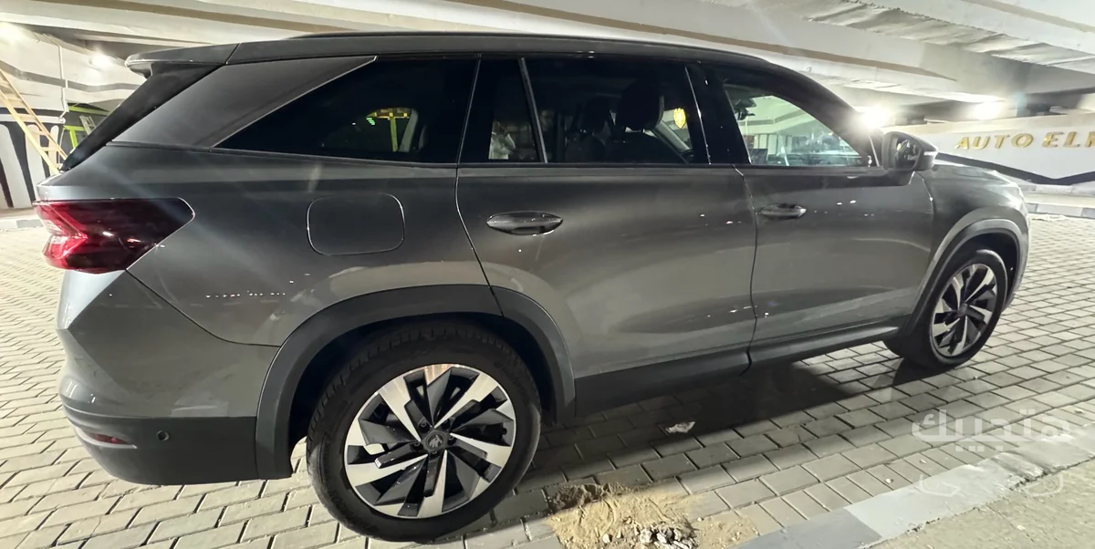 side and rear view of 2025 Skoda Kodiaq