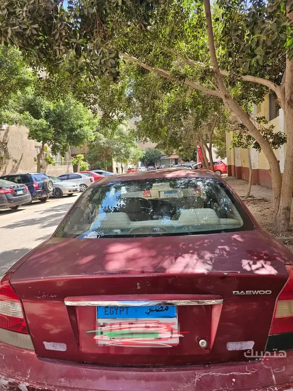 Rear view of 2004 Daewoo Nubira 2