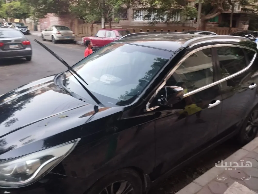 Front and side view of 2016 Hyundai iX 35