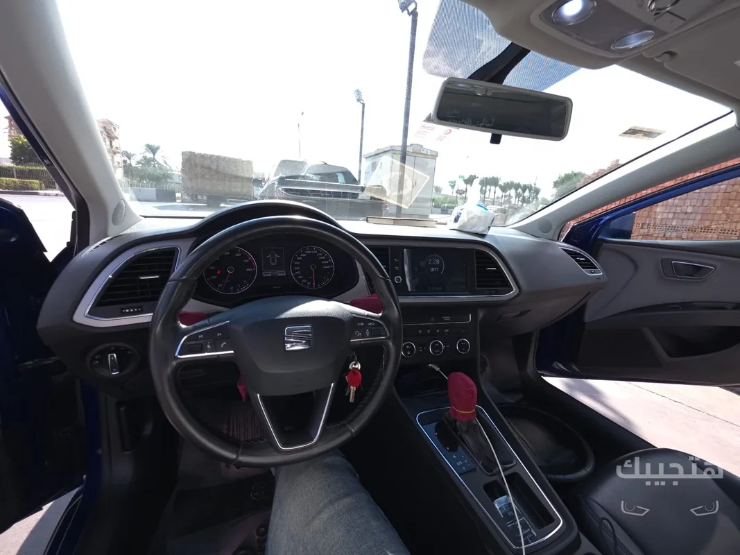 Interior view of 2018 SEAT Leon