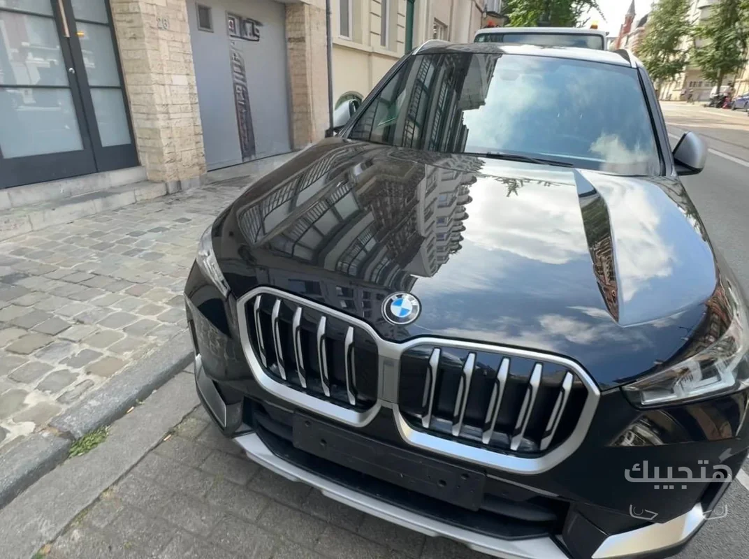 Front and side view of 2023 BMW X1