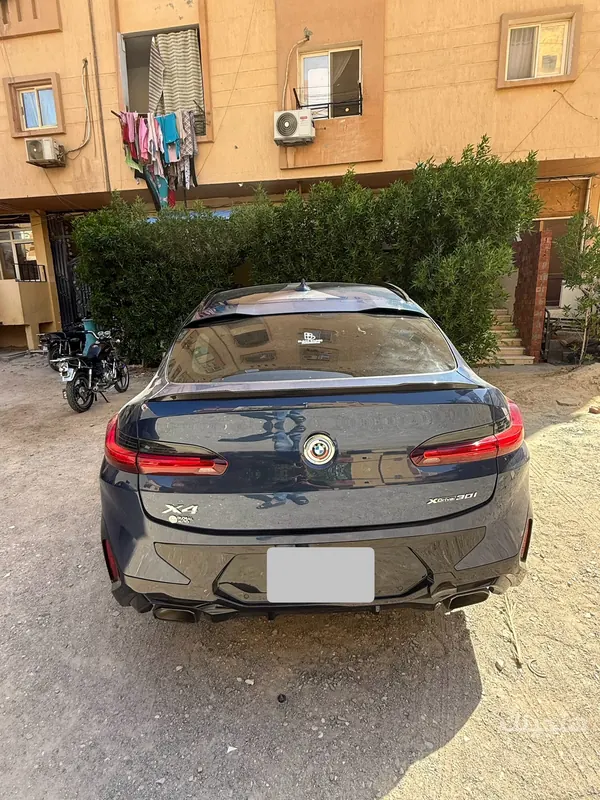 Rear view of 2025 BMW X4