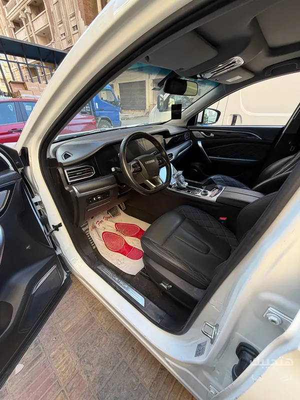 Interior and side view of 2022 Jetour X95