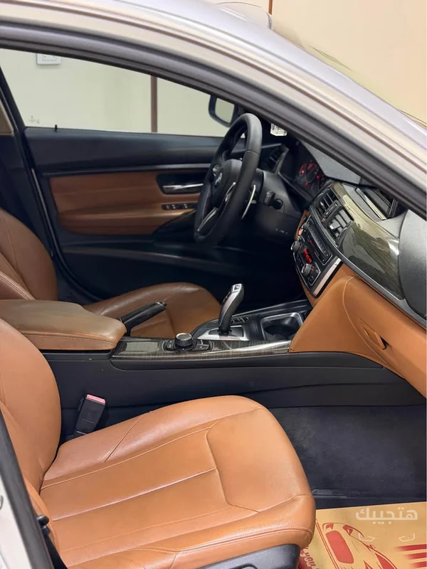 Interior view of 2013 BMW 320i