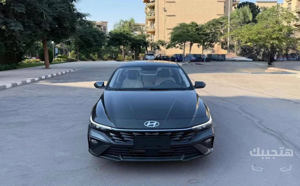 Front view of 2025 Hyundai Elantra